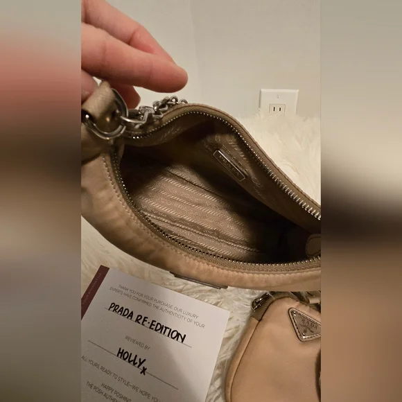 Prada Re-Edition 2005 👜 - Picture 9 of 14